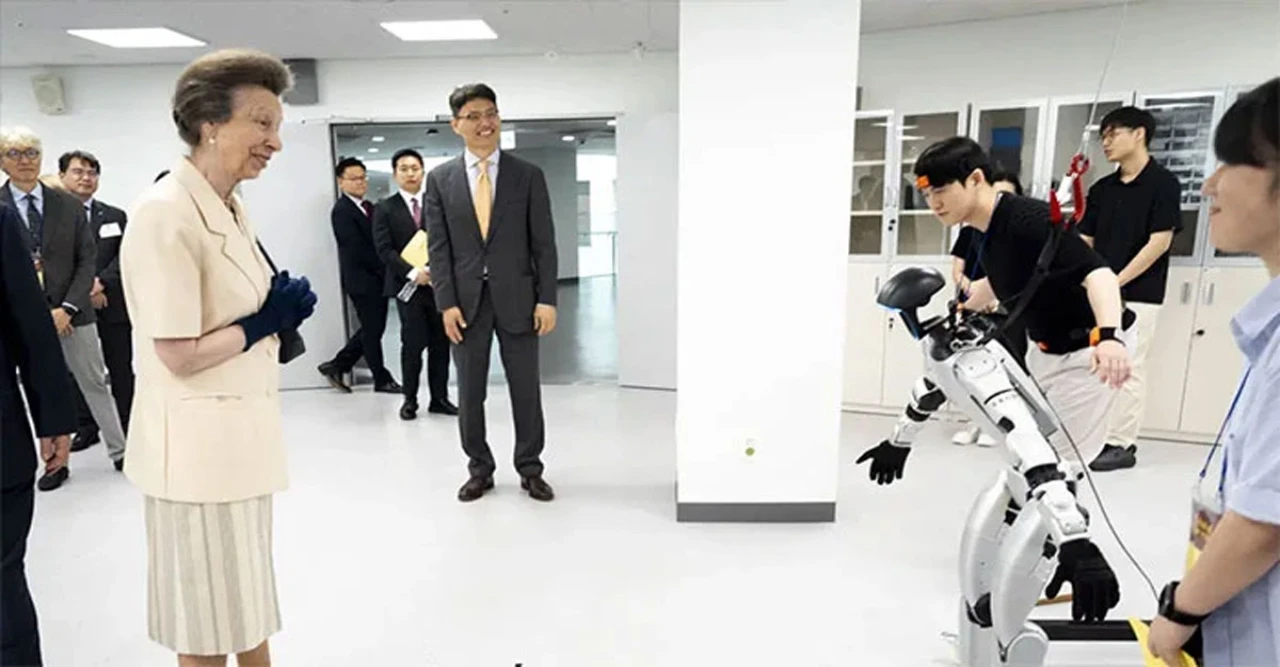Princess Anne’s Robot Handshake Highlights UK-South Korea Tech Ties