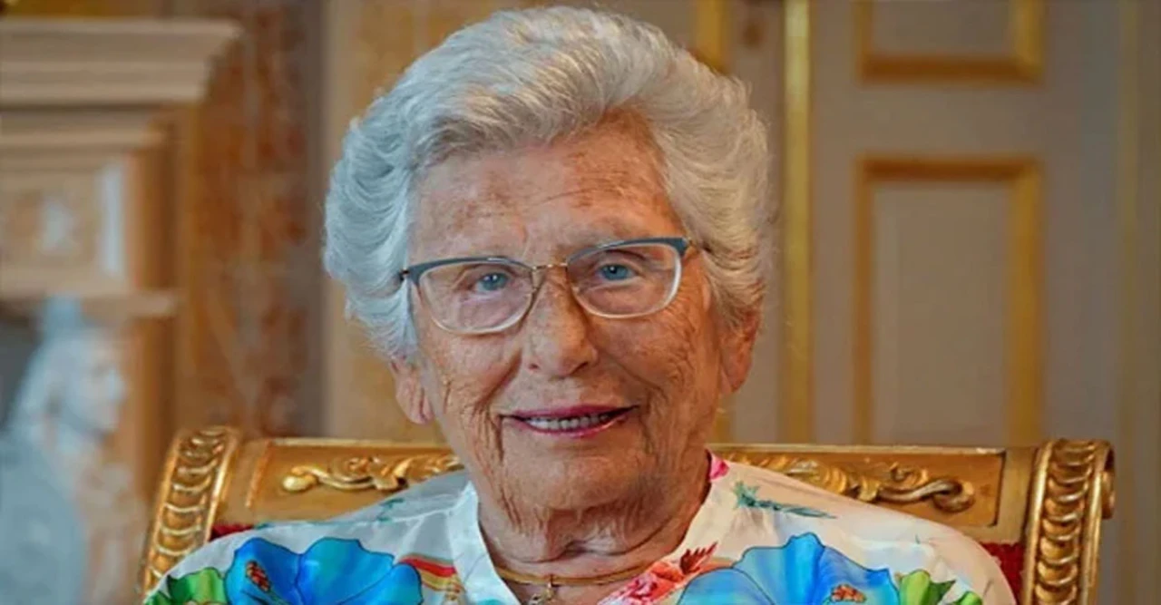Norway's Leaders Sign Official Condolence Book for Princess Astrid at Royal Palace