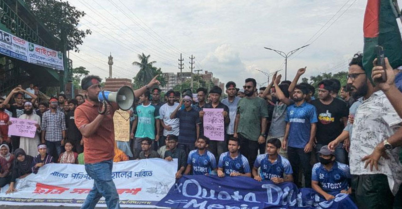 সিলেটে শাহজালাল বিশ্ববিদ্যালয়ে শিক্ষার্থীদের সড়ক অবরোধ ও সংঘর্ষ!